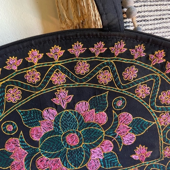 🔴Vintage Embroidered Handbag - Picture 3 of 13